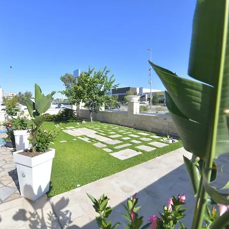 Noemi Oda ve Kahvaltı