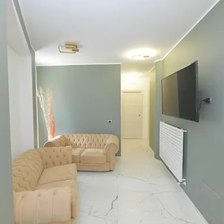 Noemi Oda ve Kahvaltı